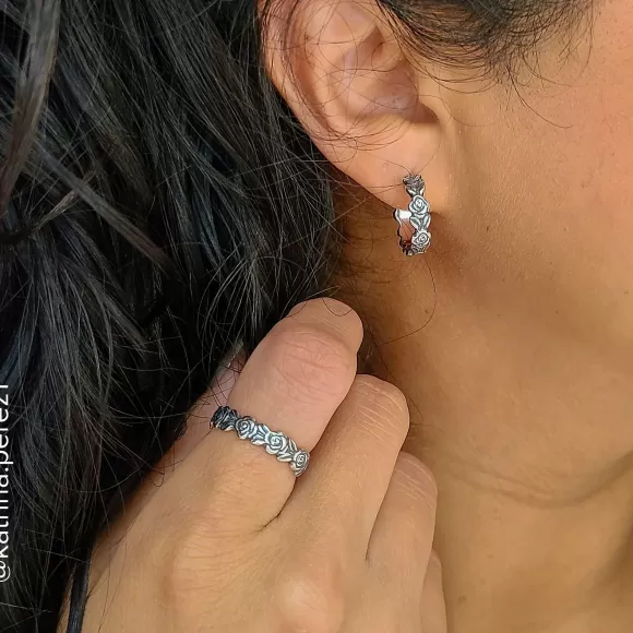 New James Avery Artisan Jewelry Rose Hoops